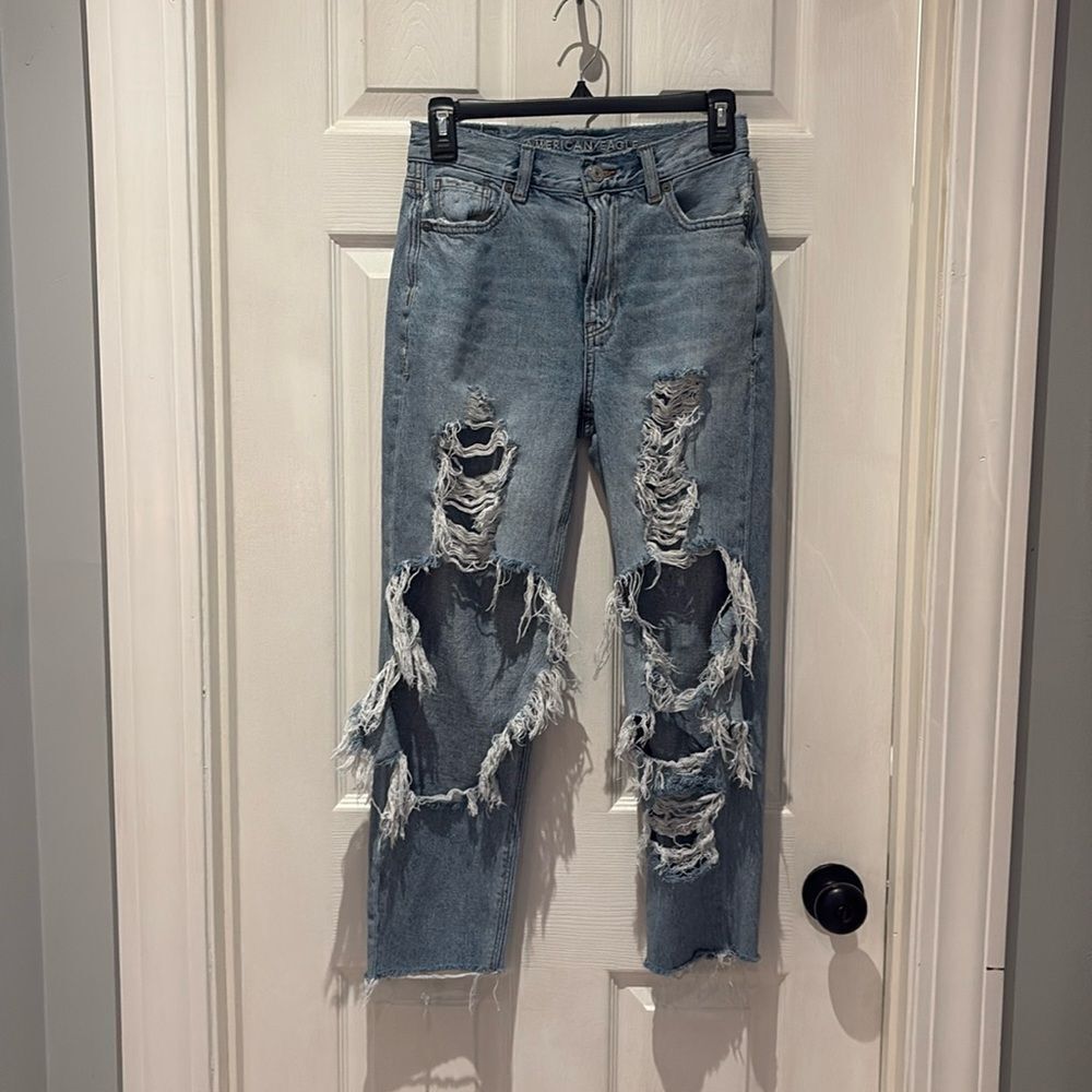 American Eagle distressed holey mom jeans SZ 0 regular.